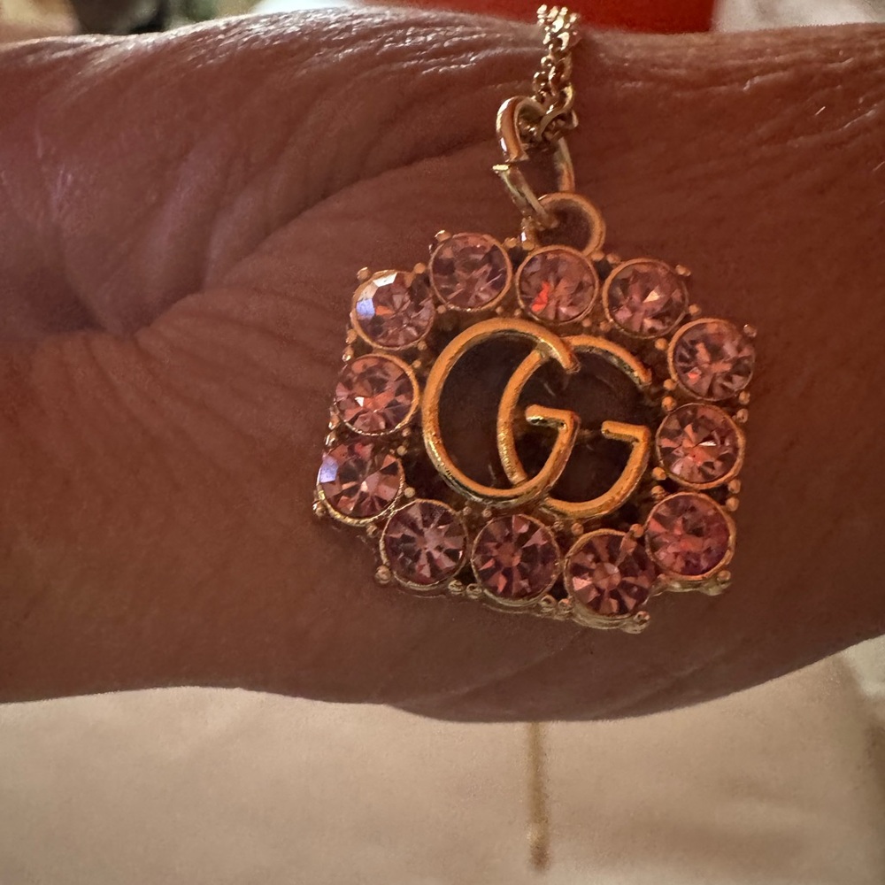 Gorgeous Pink Stone Gucci Charm on Gold Tone Chain - Picture 3 of 3